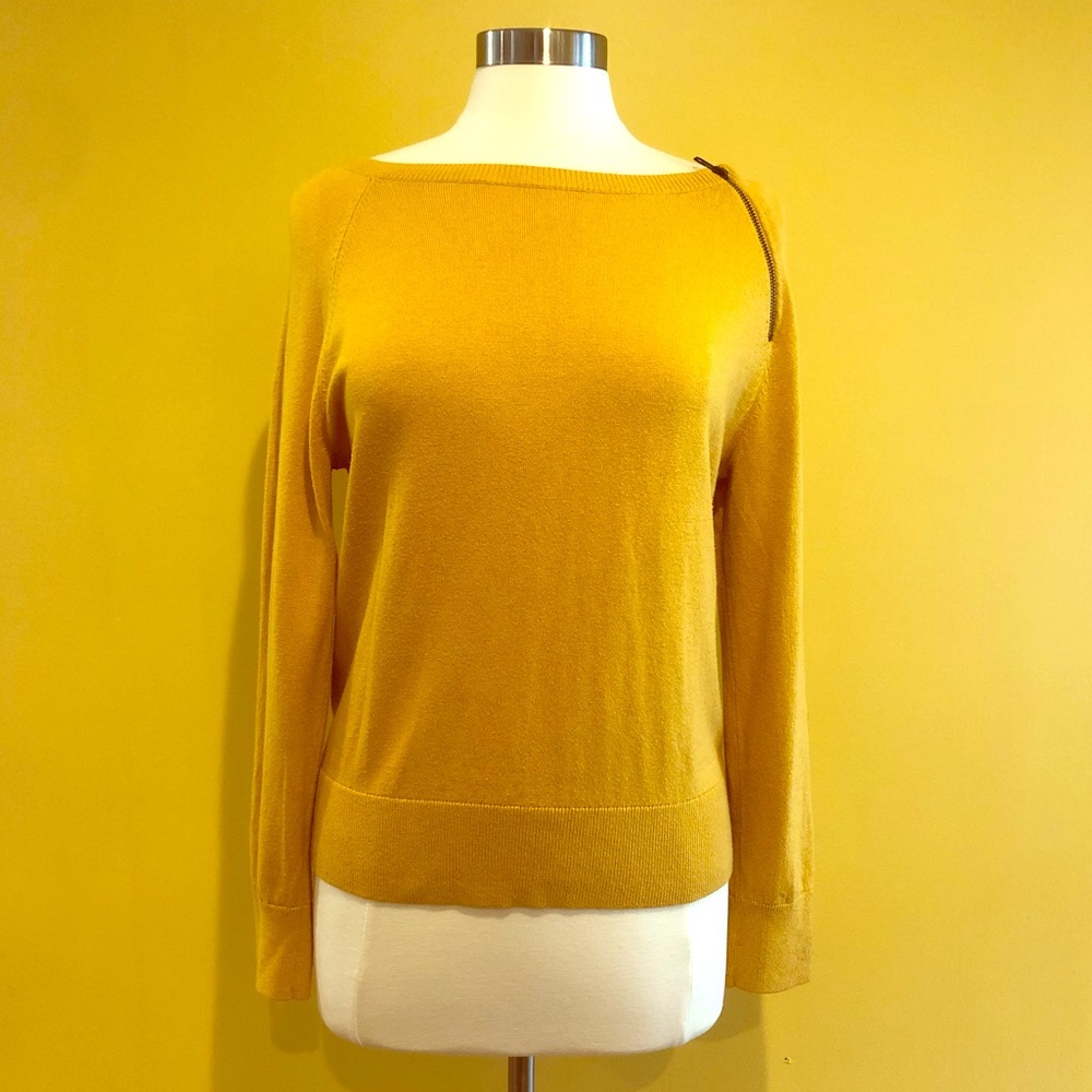 Yellow cardigan with shoulder zip